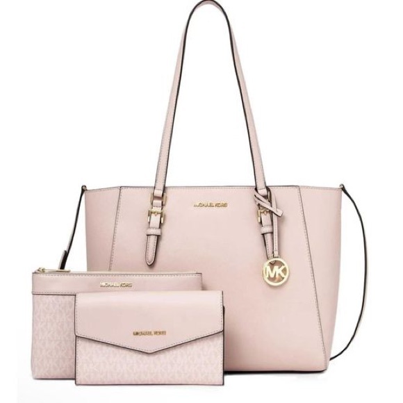 Micheal Kors Clutch - Picture 4 of 4